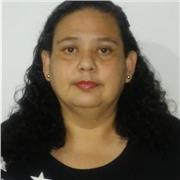 Profesor de biologia imparte clases a niñoa y adolescentes de cualquier edad